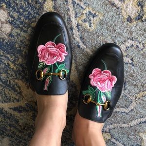 Flawless leather rose embroidered loafers
